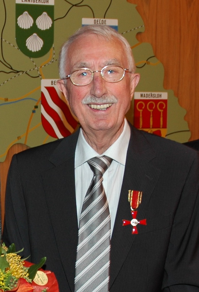 Erwin Friemel im Kreishaus Warendorf nach der Verleihung des Bundesverdienstkreuzes