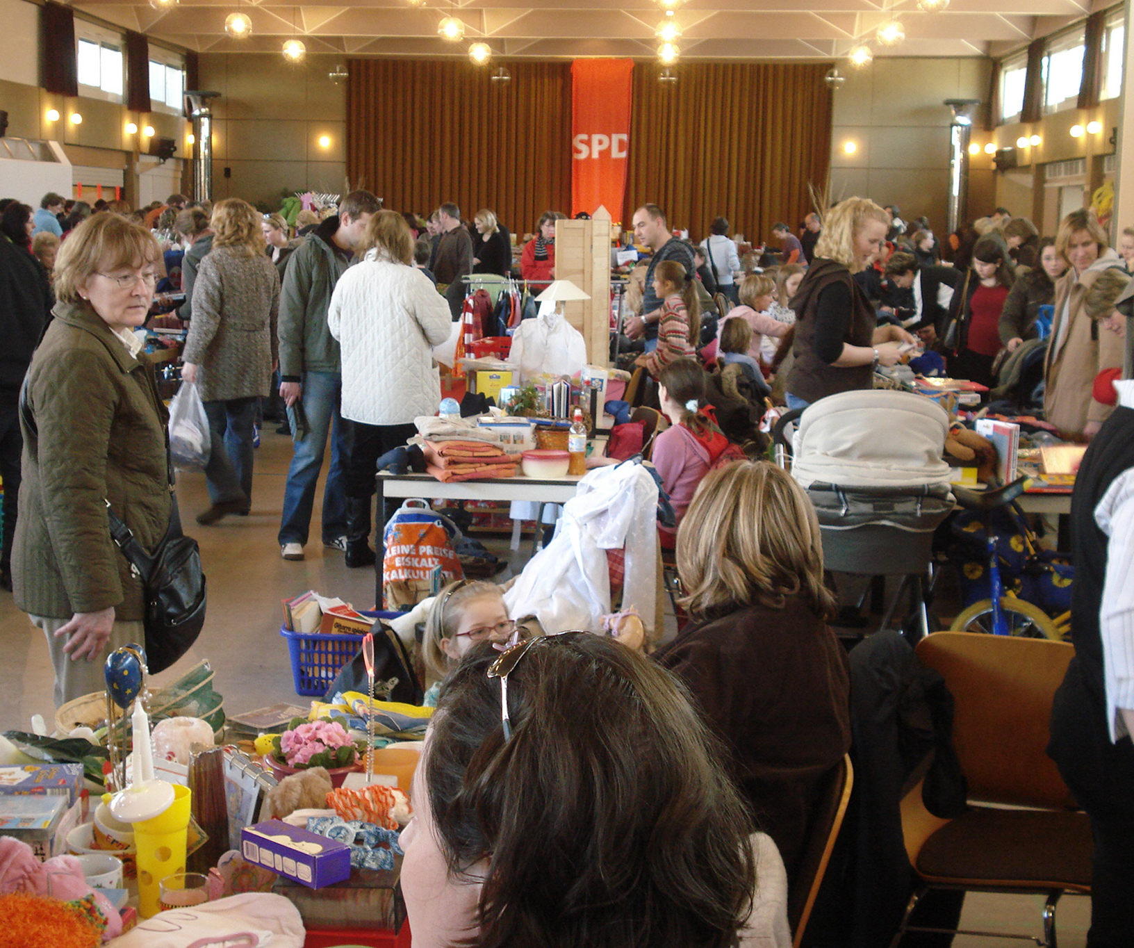 Ein breites Angebot für Besucher bietet wieder der Hallenflohmarkt in der Festhalle Everswinkel Alverskirchener Str. 14 am Samstag von 12:00 bis 15:00 Uhr.