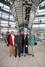 Dr. Wilfried Hamann (SPD-Vorsitzender Everswinkel), Reinhard Schultz (MdB), Karl-Heinz Rauer (SPD-Ratsmitglied), Lore Tröbst (sachkundige Bürgerin) und Hans Gote (langjähriger Kursleiter im HOT) (v.l.) besuchten das 