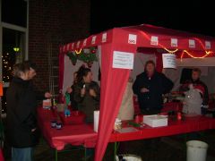 Am SPD-Stand auf dem Weihnachtsmarkt kann man in diesem Jahr zu Gunsten des Infotreff für Krebsbetroffene und deren Angehörige schlemmen und stöbern.